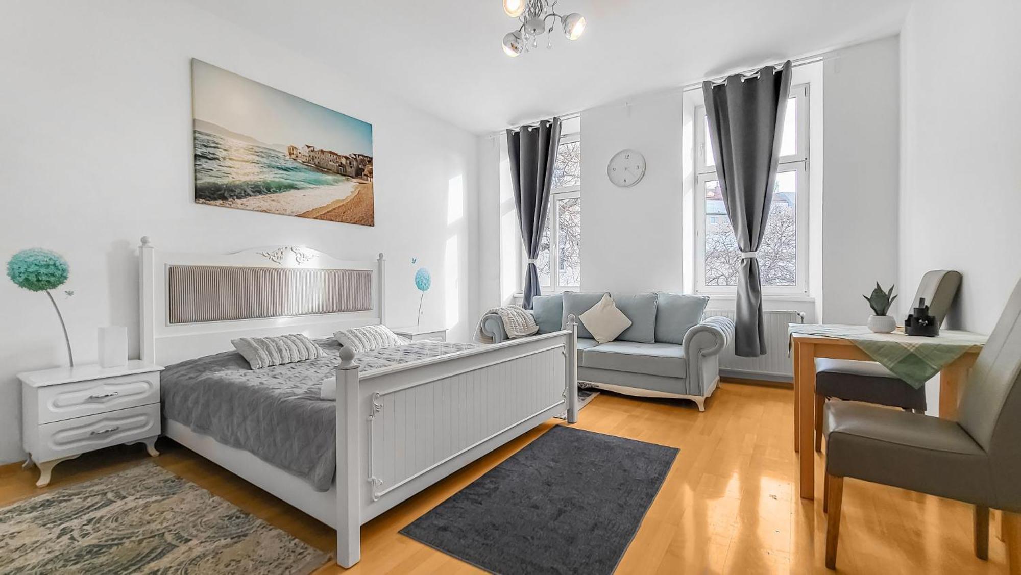 Three-bedroom Delight, King-size Beds Viena
