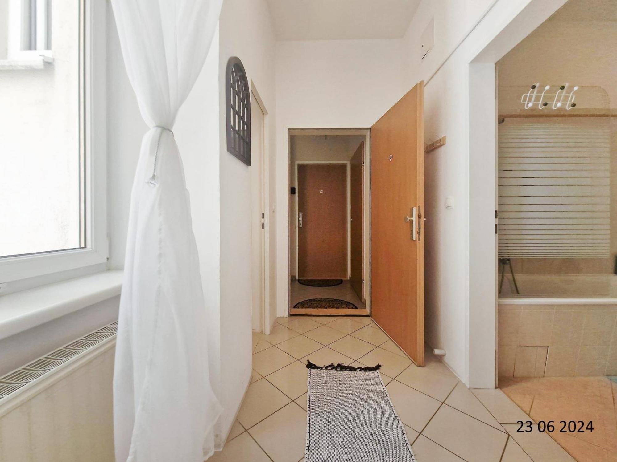 Three-bedroom Delight, King-size Beds Apartament