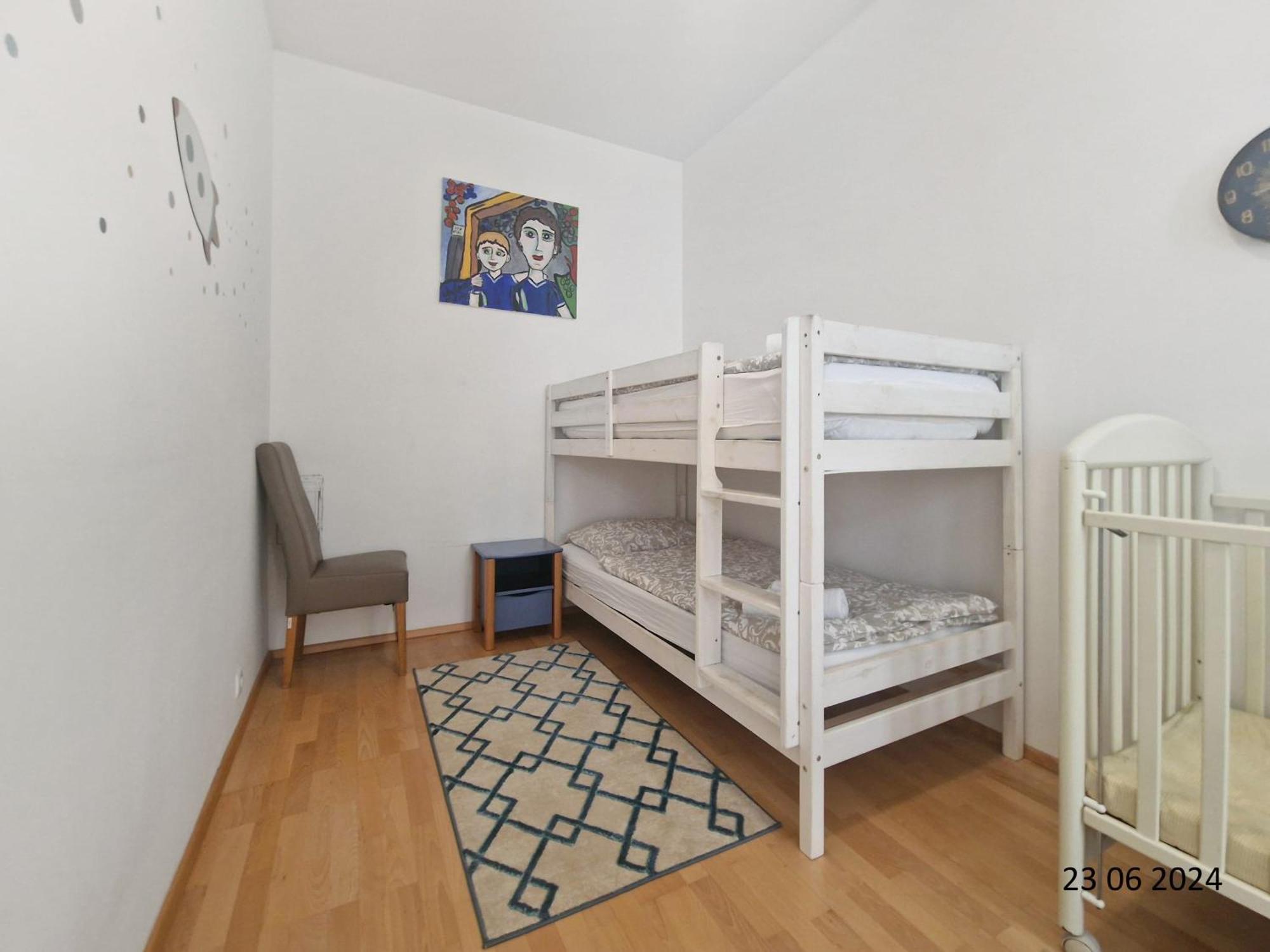 Three-bedroom Delight, King-size Beds Apartament Viena